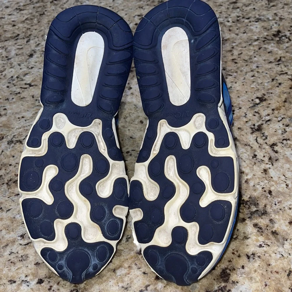 Nike Air270 React - Picture 5 of 9